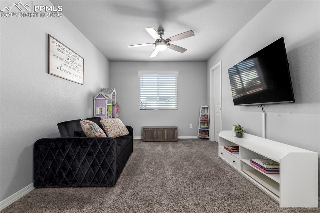 Image 17 of 50: Sitting Room