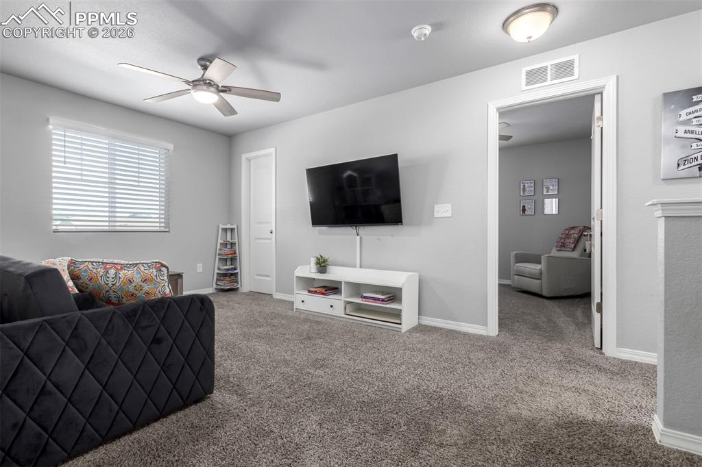 Image 18 of 50: Living Room