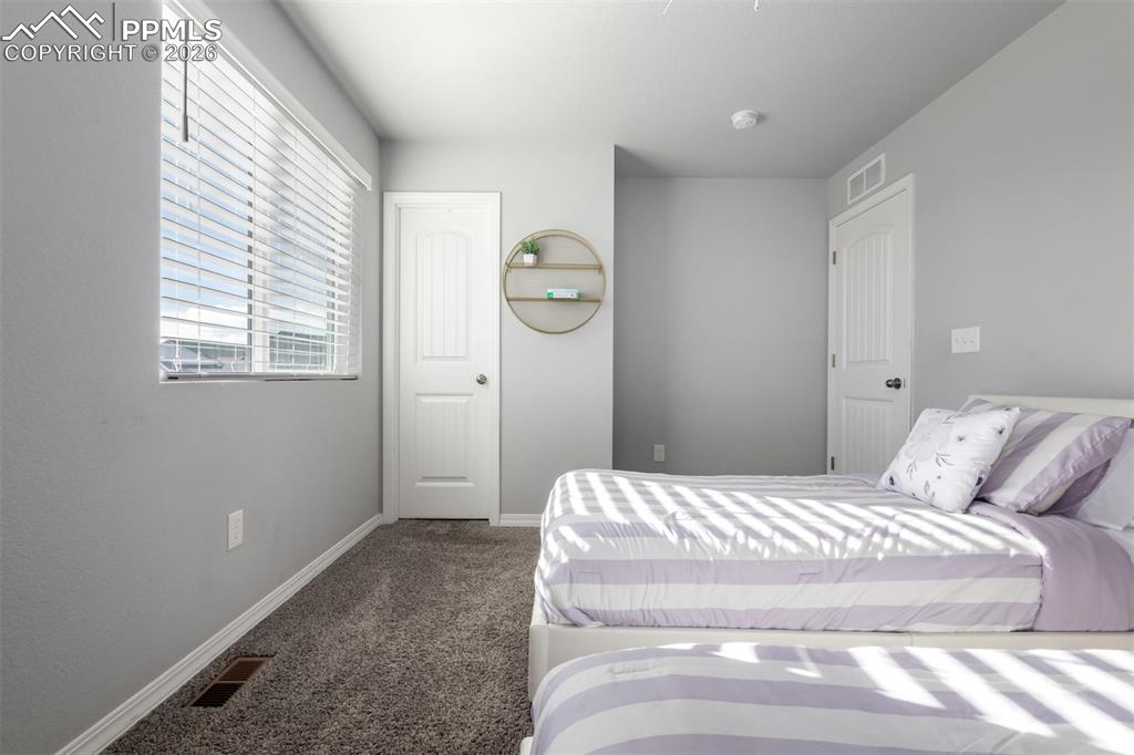 Image 25 of 50: Bedroom