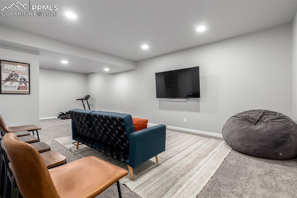 Image 28 of 50: Living Room