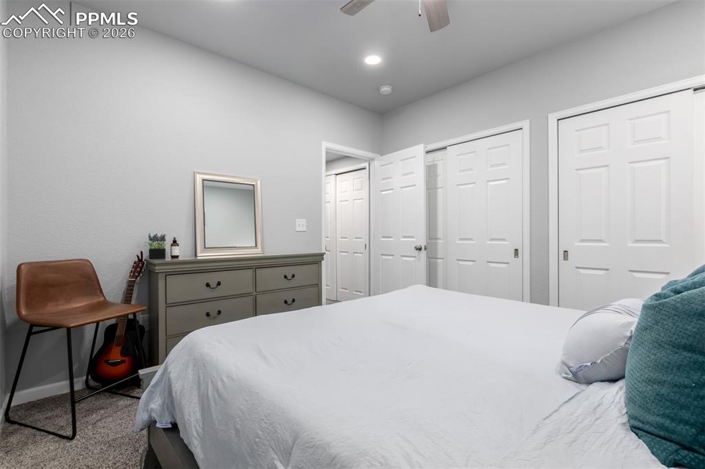 Image 34 of 50: Bedroom