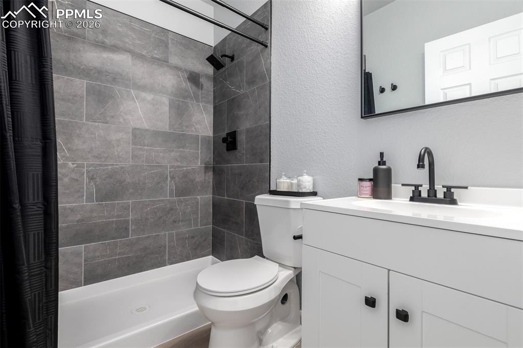 Image 35 of 50: Bathroom