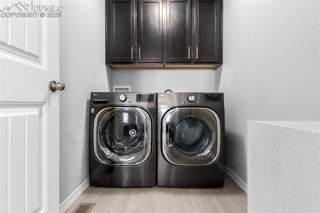 Image 36 of 50: Laundry