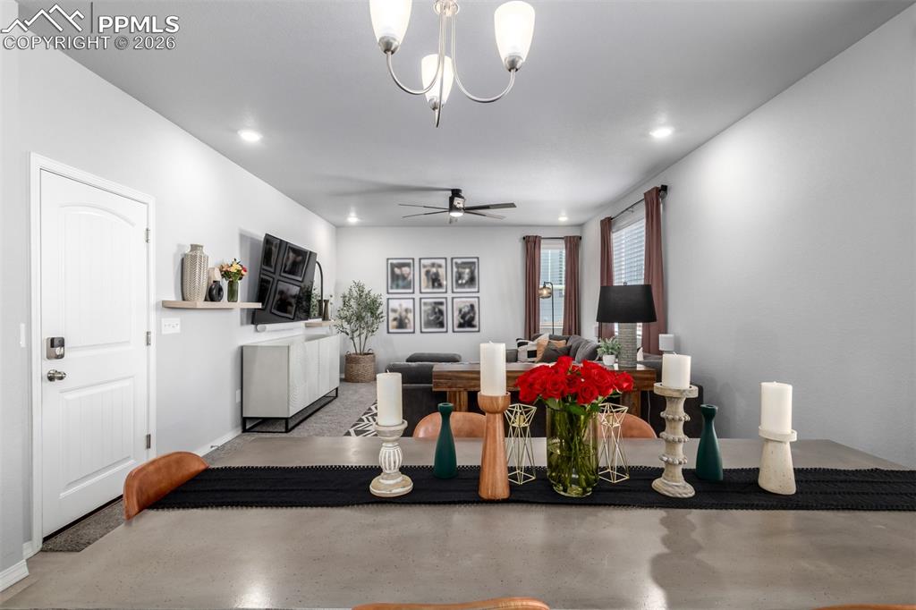 Image 5 of 50: Dining Area