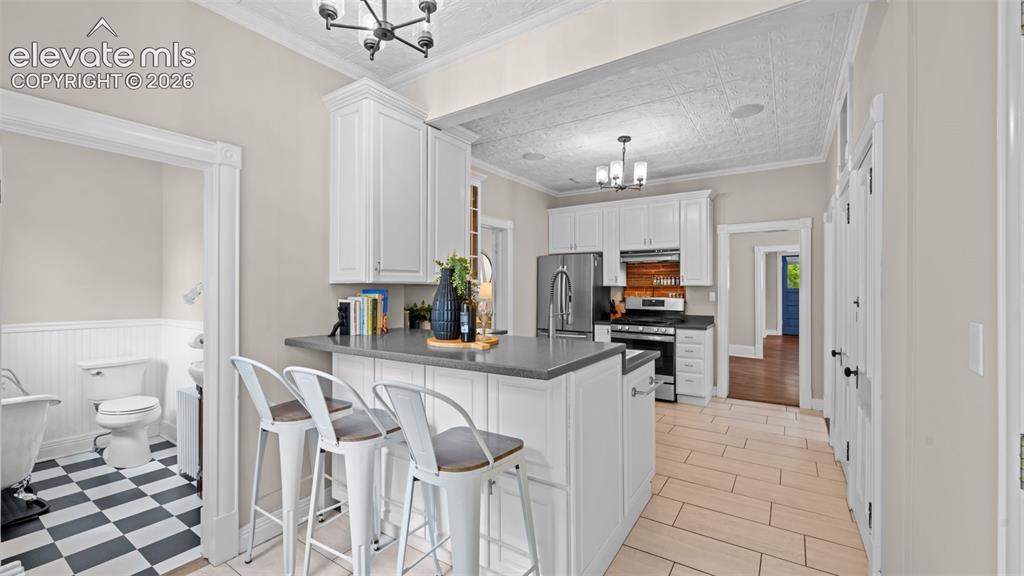 Image 13 of 46: Kitchen