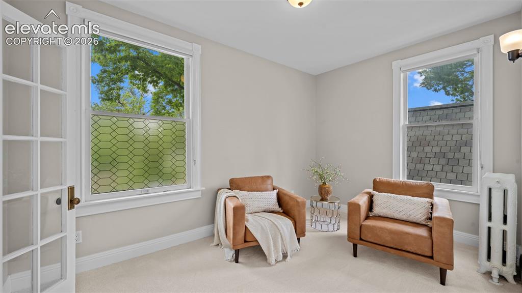 Image 21 of 46: Sitting Room