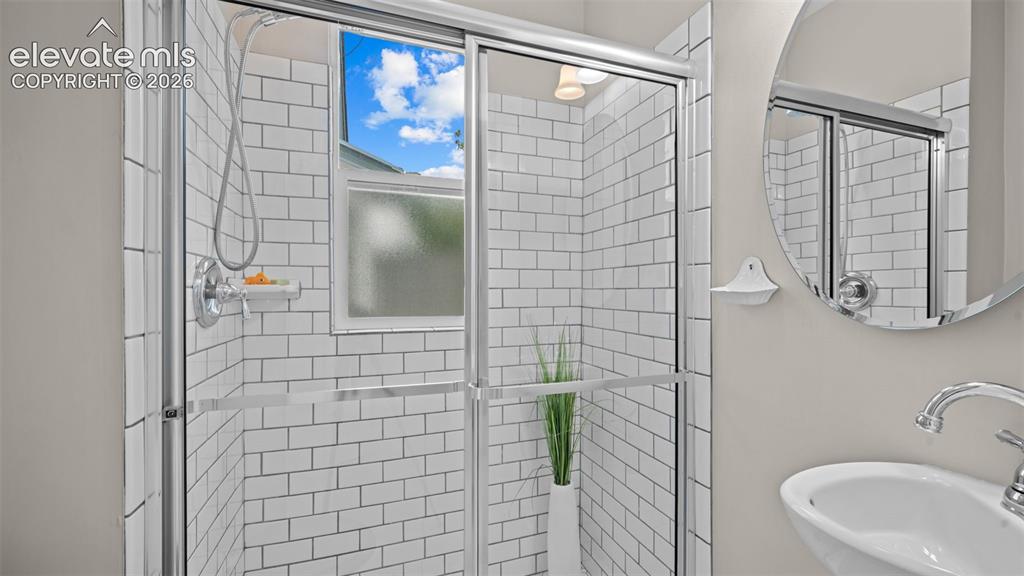 Image 25 of 46: Bathroom