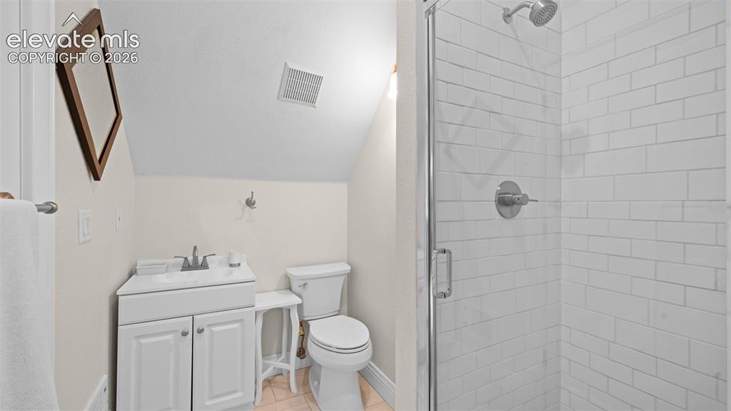 Image 32 of 46: Bathroom