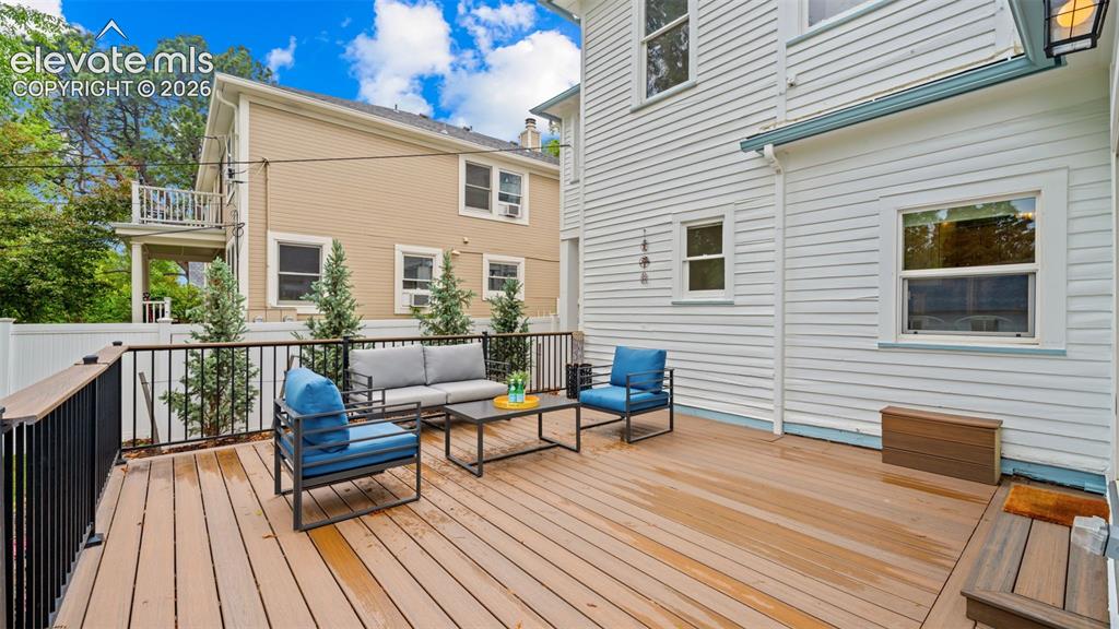 Image 33 of 46: Deck