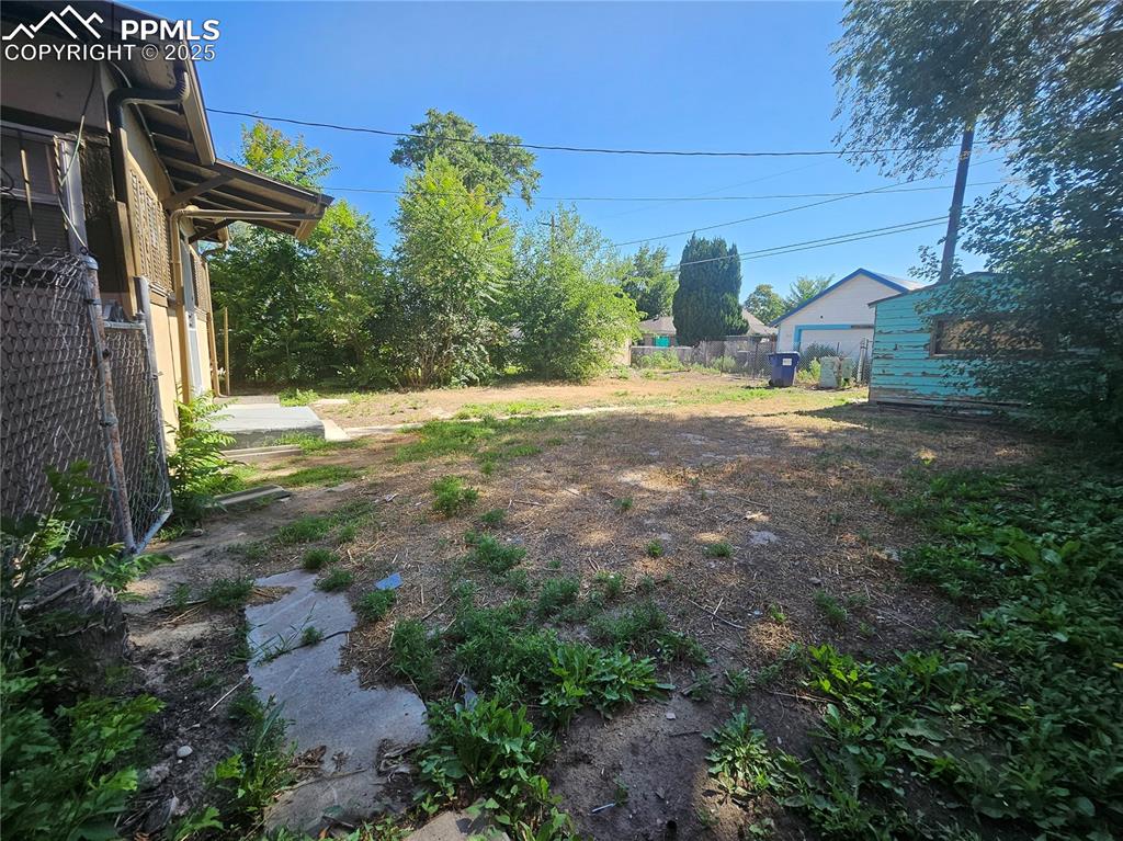 Image 22 of 23: View of yard