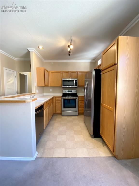 Image 4 of 16: Kitchen