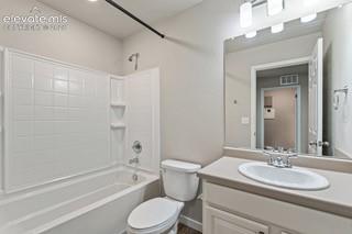 Image 14 of 19: Bathroom