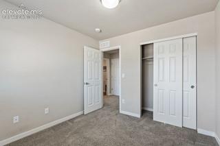 Image 16 of 19: Bedroom