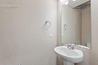 Image 5 of 19: Bathroom