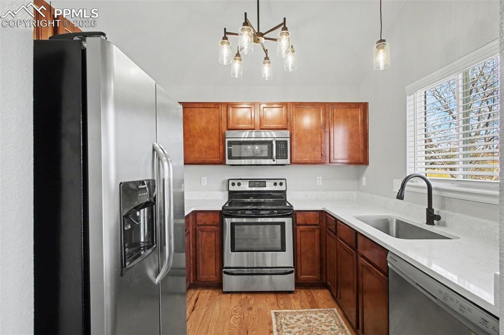 Image 10 of 30: Kitchen