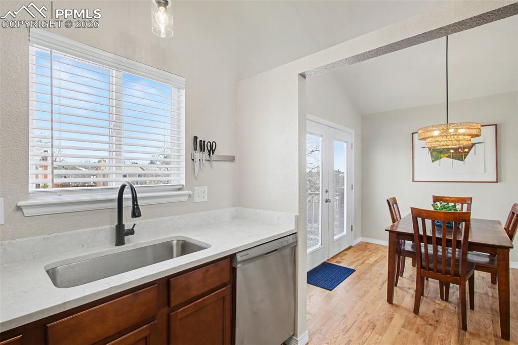 Image 12 of 30: Kitchen