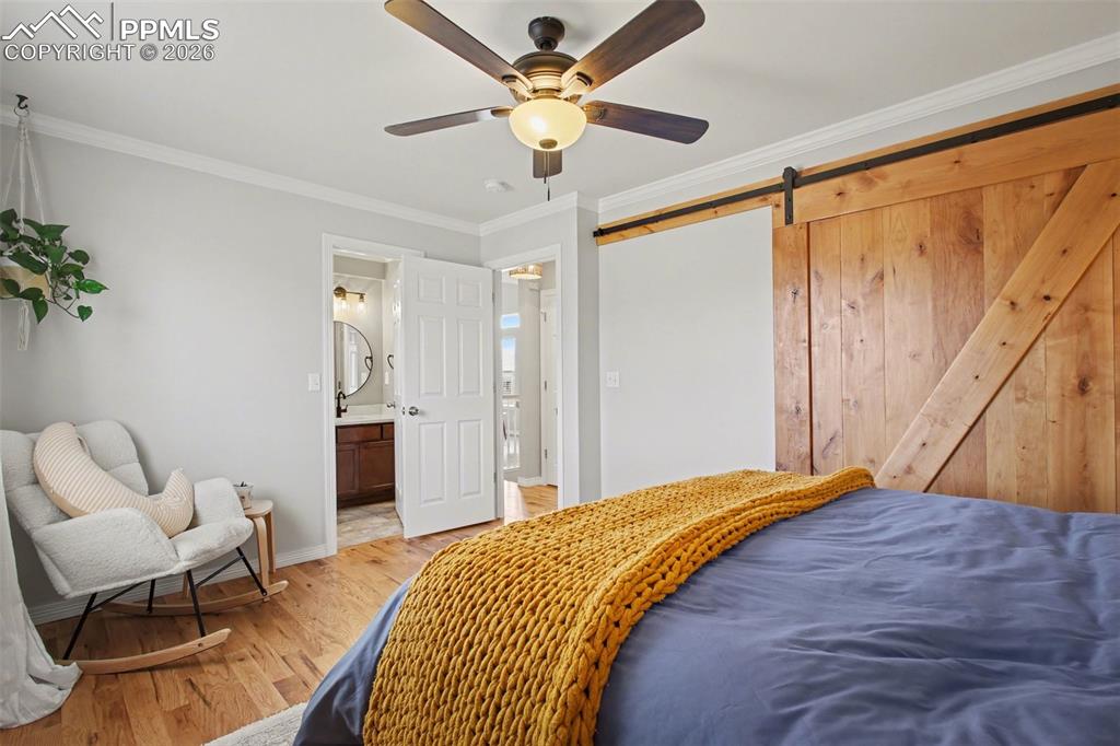 Image 14 of 30: Bedroom