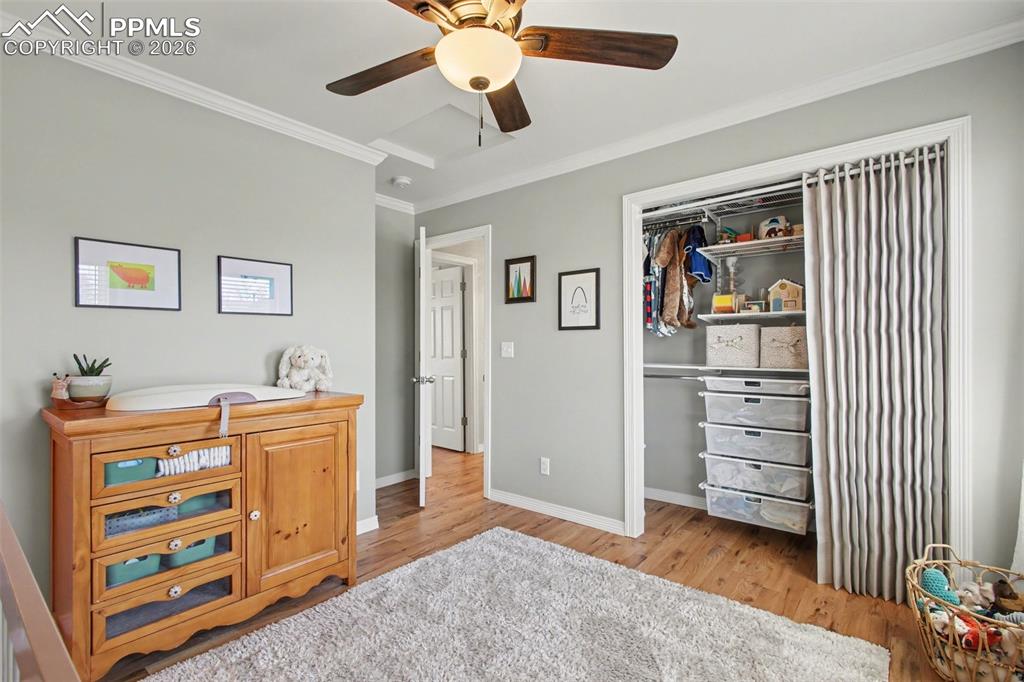 Image 16 of 30: Bedroom