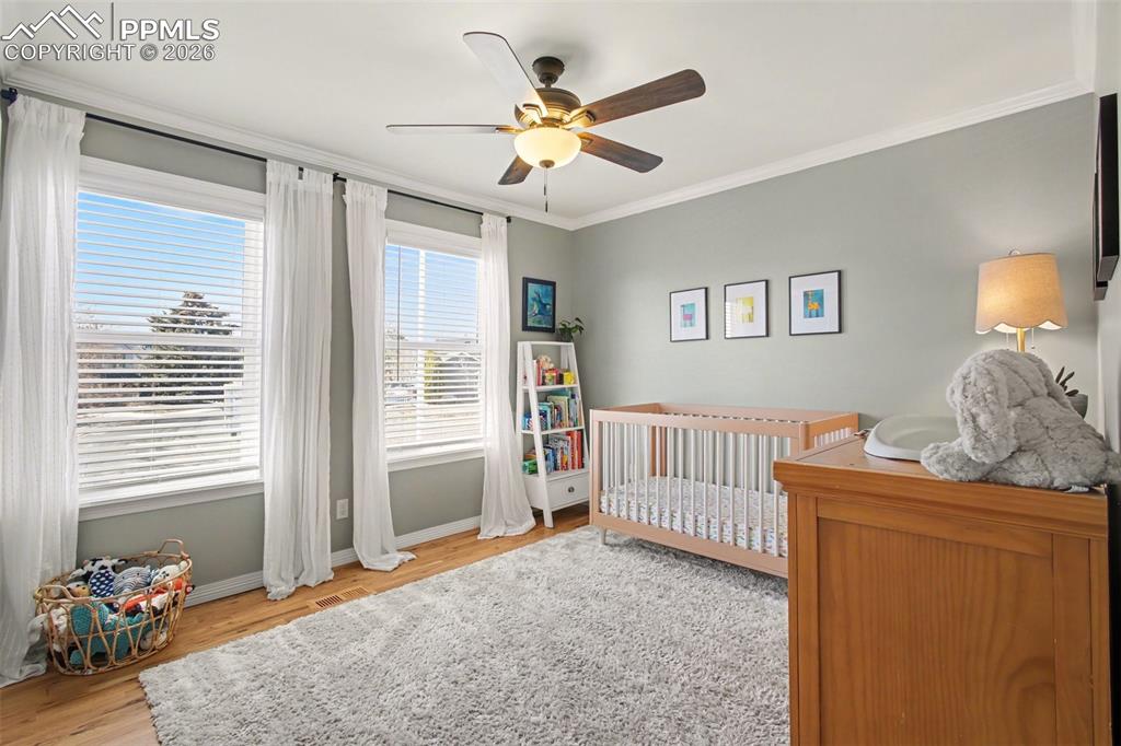 Image 17 of 30: Bedroom