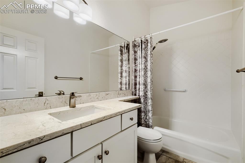 Image 18 of 31: Walk in 5-piece bathroom shower 