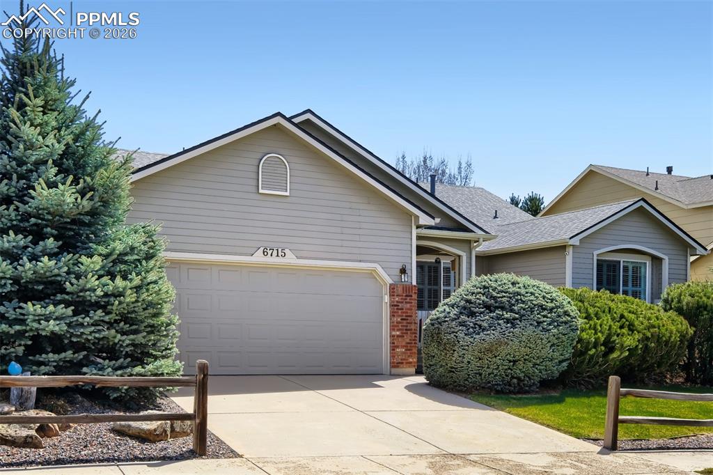 Image 29 of 31: View of room layout