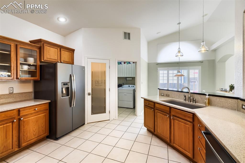 Image 7 of 31: Main level living at its best 