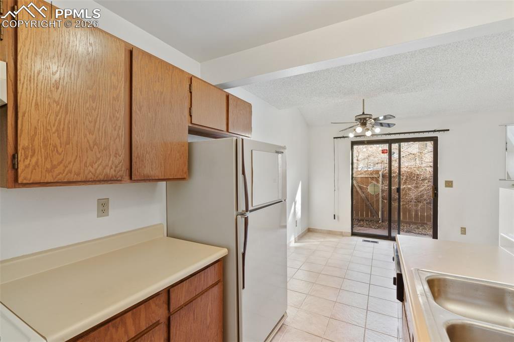 Image 16 of 34: Kitchen