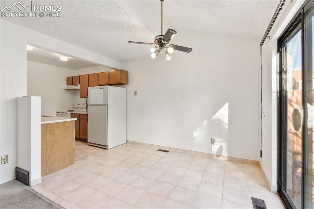 Image 18 of 34: Dining Area