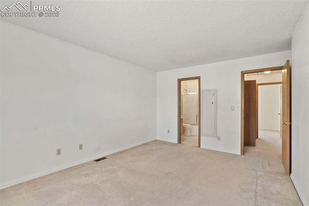 Image 23 of 34: Bedroom