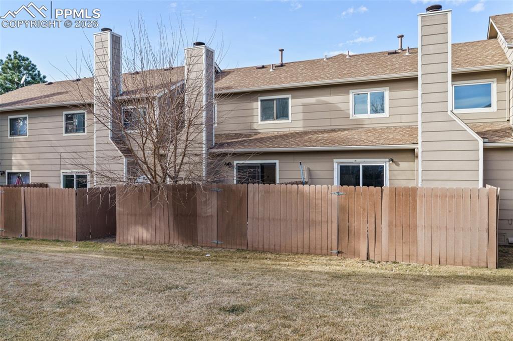 Image 34 of 34: Back of Structure