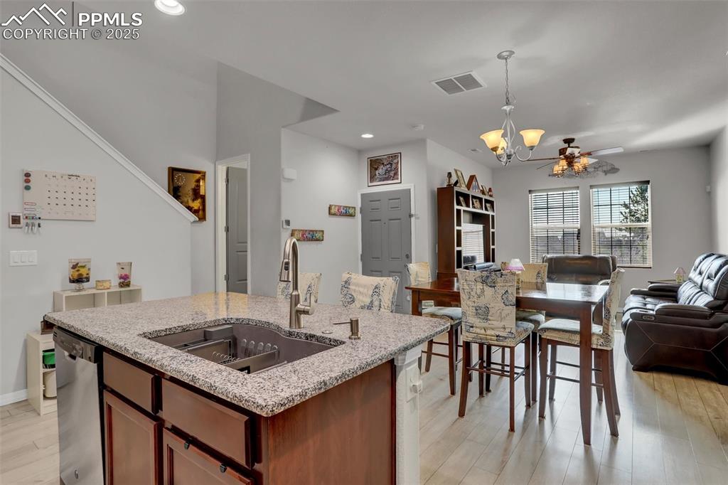 Image 11 of 32: Kitchen