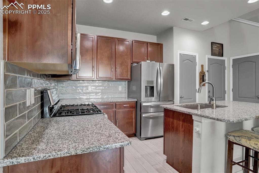 Image 12 of 32: Kitchen