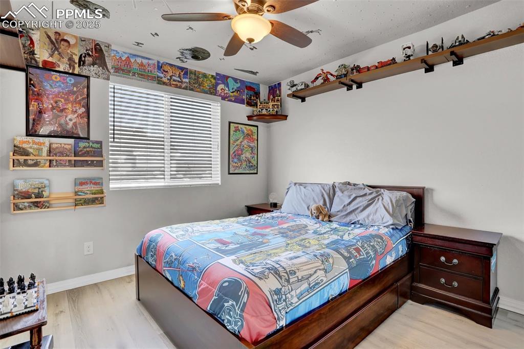 Image 14 of 32: Bedroom
