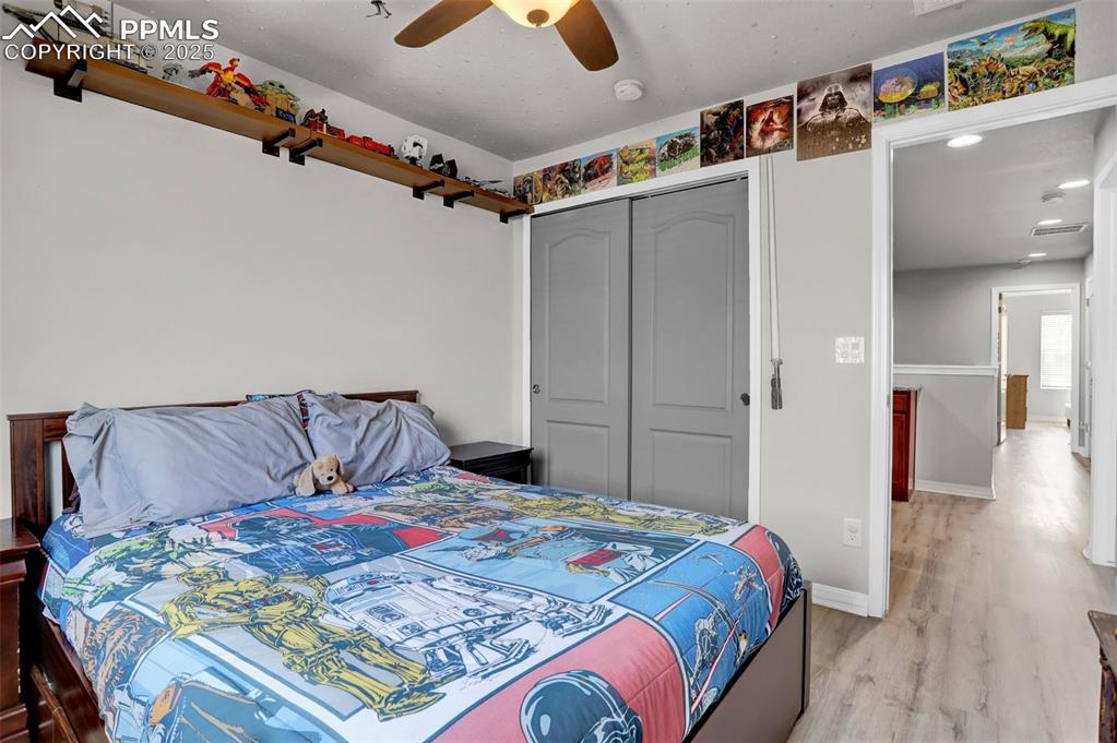 Image 15 of 32: Bedroom
