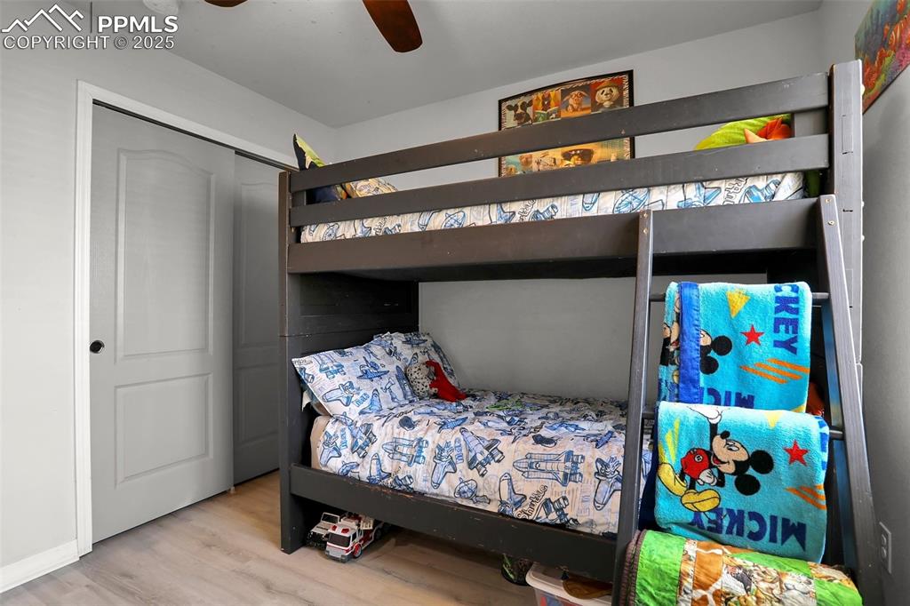 Image 17 of 32: Bedroom