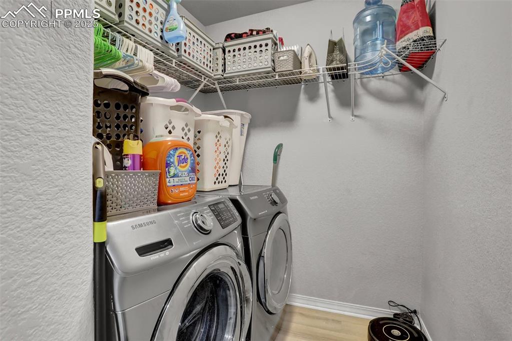 Image 23 of 32: Laundry