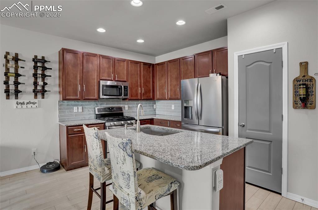Image 9 of 32: Kitchen