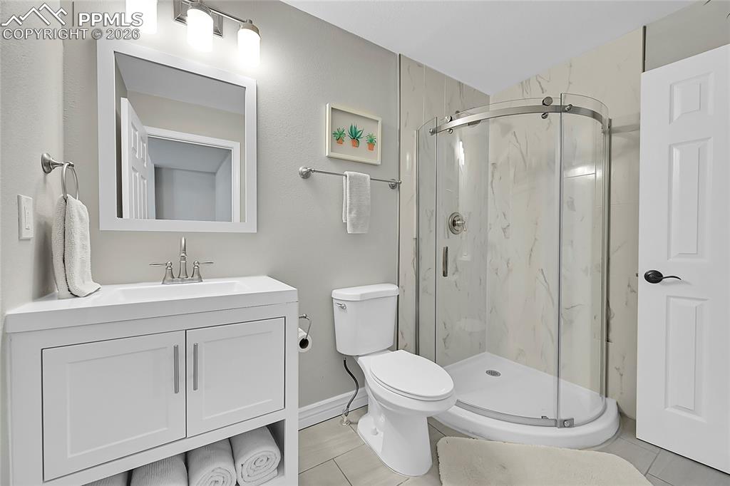 Image 19 of 35: Bathroom