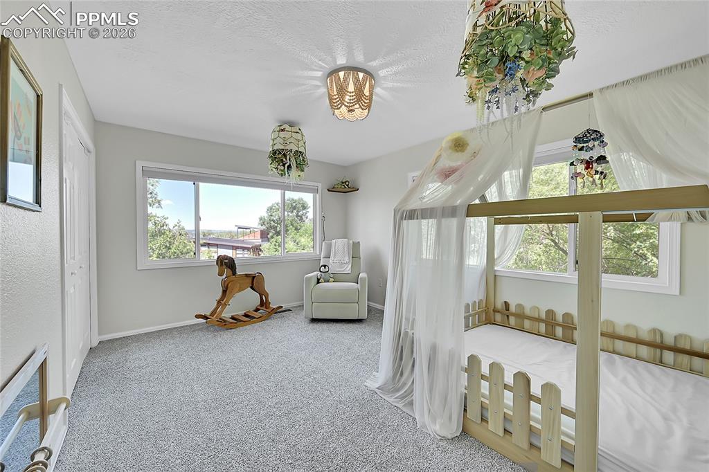 Image 20 of 35: Bedroom