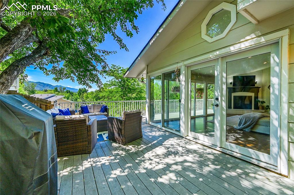 Image 25 of 35: Deck