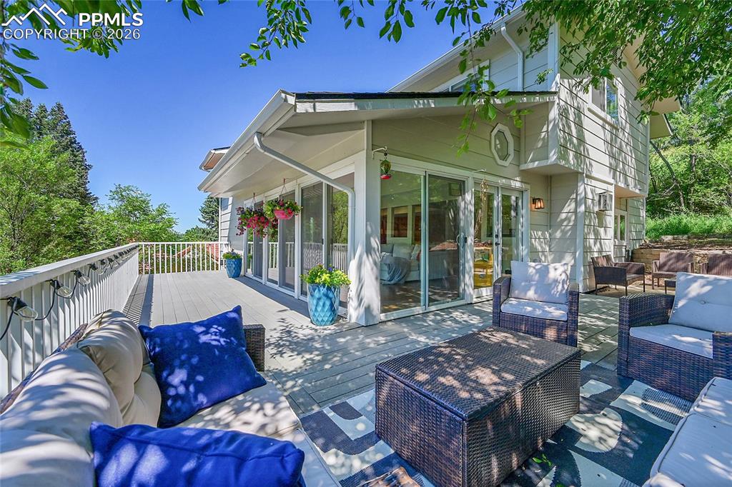 Image 26 of 35: Deck