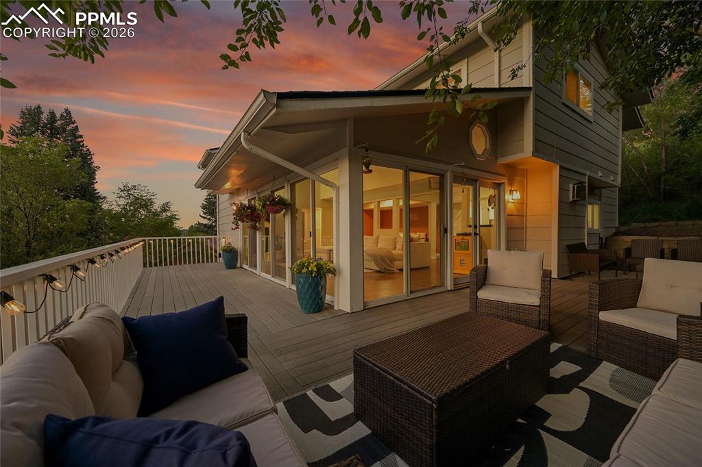 Image 29 of 35: Deck