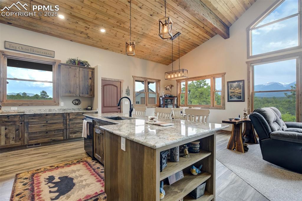 Image 5 of 43: Kitchen