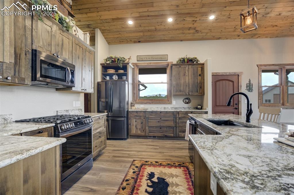 Image 7 of 43: Kitchen