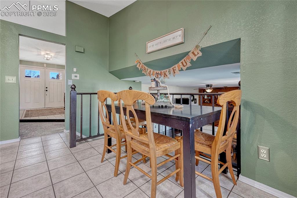 Image 10 of 42: Dining Area