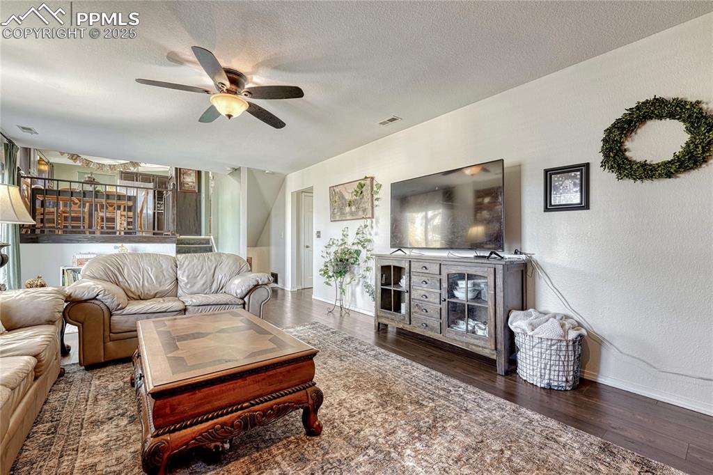 Image 22 of 42: Family Room