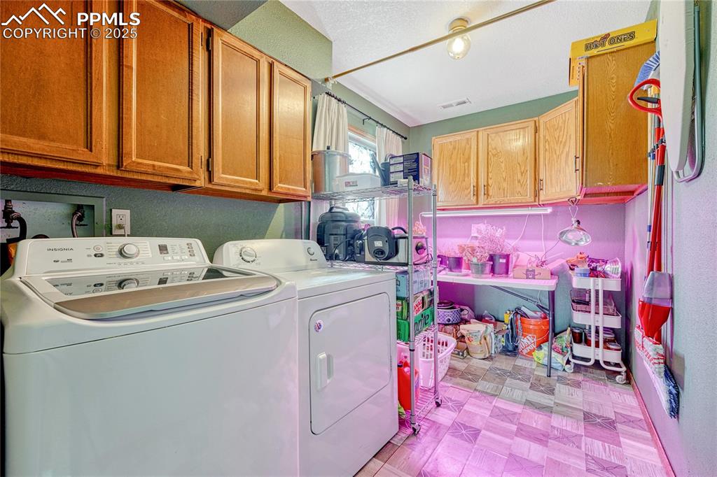 Image 24 of 42: Laundry