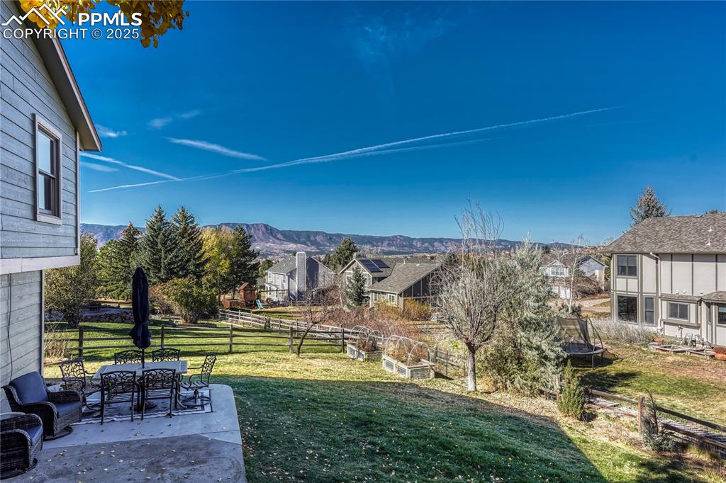 Image 32 of 42: Yard