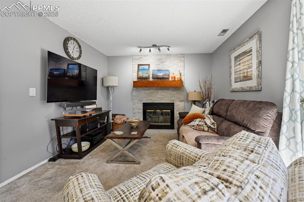 Image 11 of 28: Family Room