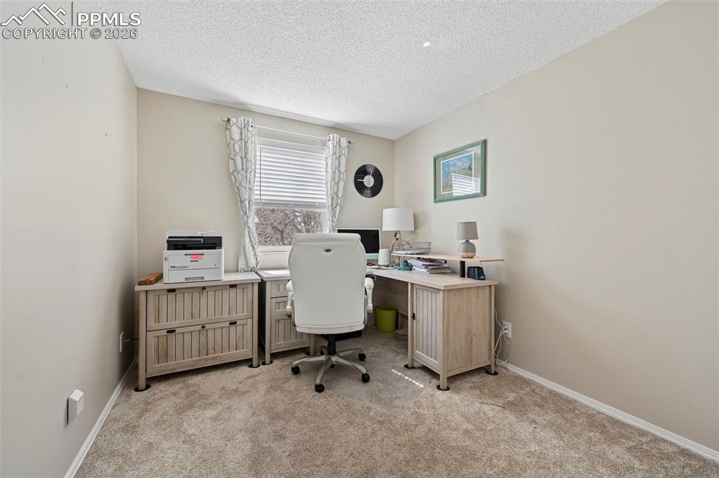 Image 18 of 28: Bedroom